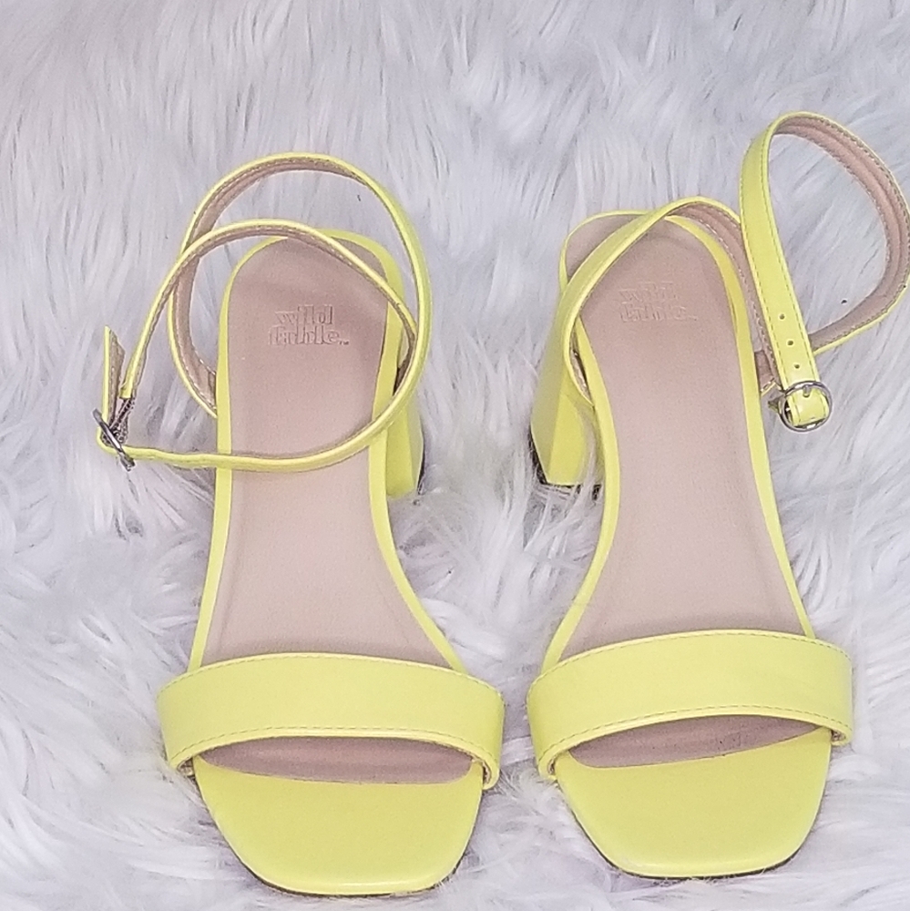 Wild Fable Panya Faux leather neon yellow/green pumps Size 6 1/2.